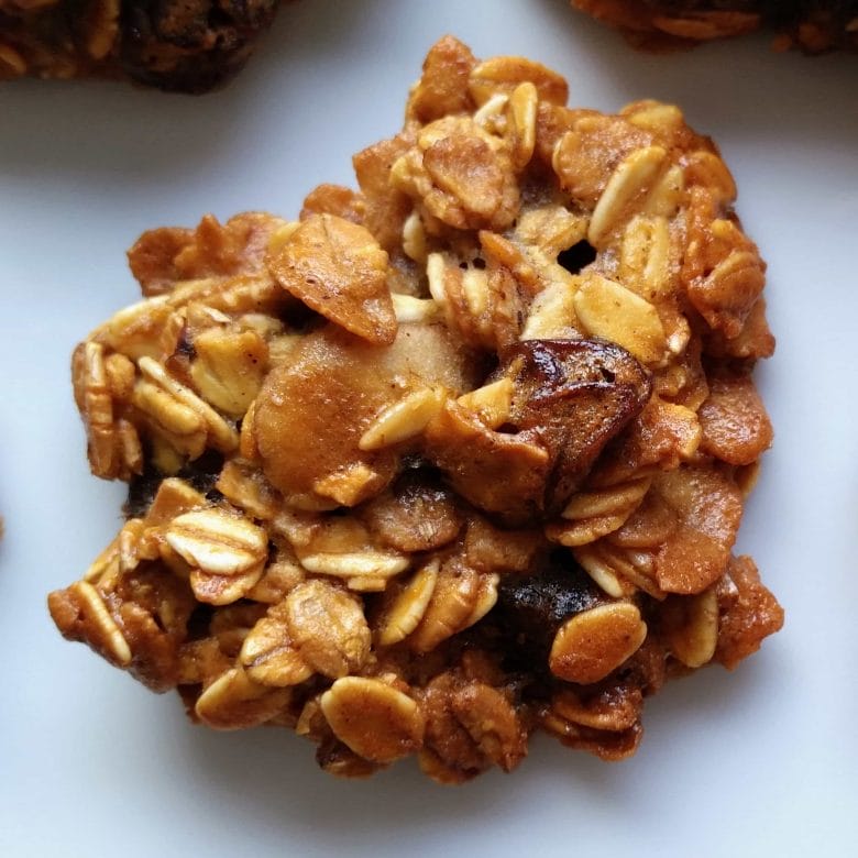 Delicious muesli cookies – a different muesli bar. Make your muesli bar or granola bar in the shape of a cookie. Find the recipe @ danishthings.com