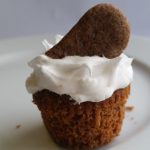 2 in one Gingerbread cakes - De nemmeste og lækreste bløde honningkager - 2 i én honningkager, muffins og honningbomber. Opskrifter og inspiration til din julebagning finder du på danishthings.com, hvor du også finder gratis print og inspiration til årets gang (Recipe in Danish)