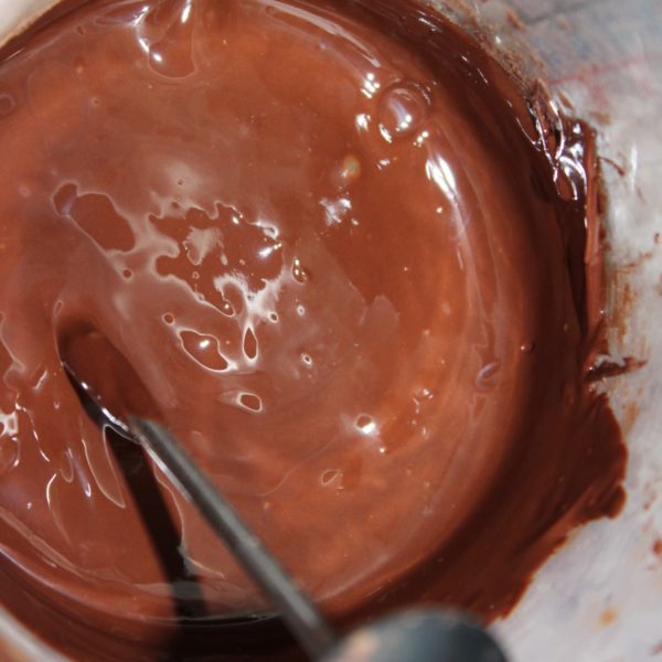 Chokolade tempereret i mikroovnen Chokolade tempereret i mikroovnen