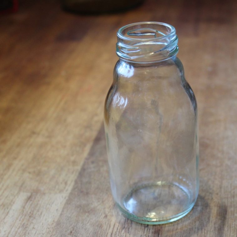 Sådan fjerner du nemt etiketter fra glas og flasker – find etiketfjerner, tips og inspiration på danishthings.com