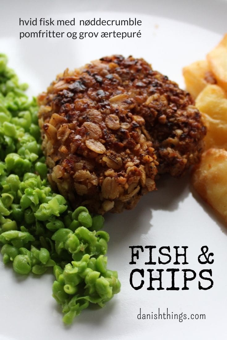 Fish Chips - fisk nøddecrumble, sprøde pommes frites og grov ærtepuré - Danish Things