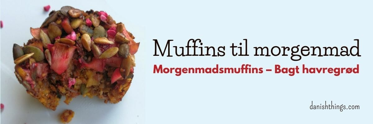 Muffins til morgenmad - Morgenmadsmuffins - Bagt havregrød. Disse muffins er uden raffineret sukker. En sundere morgenmadsbar, meget nem “tag med” morgenmad. Også god som mellemmåltid, eftermiddagssnack eller som en sundere kage til kaffen. Find opskrifter, gratis print og inspiration til årets gang på danishthings.com © Christel Parby - Danish Things #DanishThings #morgenmadsmuffins #morgenmadsbar #TagMedMorgenmad #BagtHavregrød #havremuffins #sundere #kage #snack #bagt #havregrød #muffins #morgenmad #madpakke #TagMed