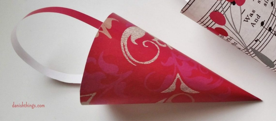 The paper cone – a classic Danish Christmas decoration. Make paper cones for your Christmas tree or as gifts - find free prints and decorations at danishthings.com © Christel Parby #DanishThings #DanishChristmas #classic #Danish #Christmas #papercones #christmasdecoration #decoration #holiday #kraemmerhus #DIY #Cone #template #free #decoration #ornaments #easy #Christmascone #holidays