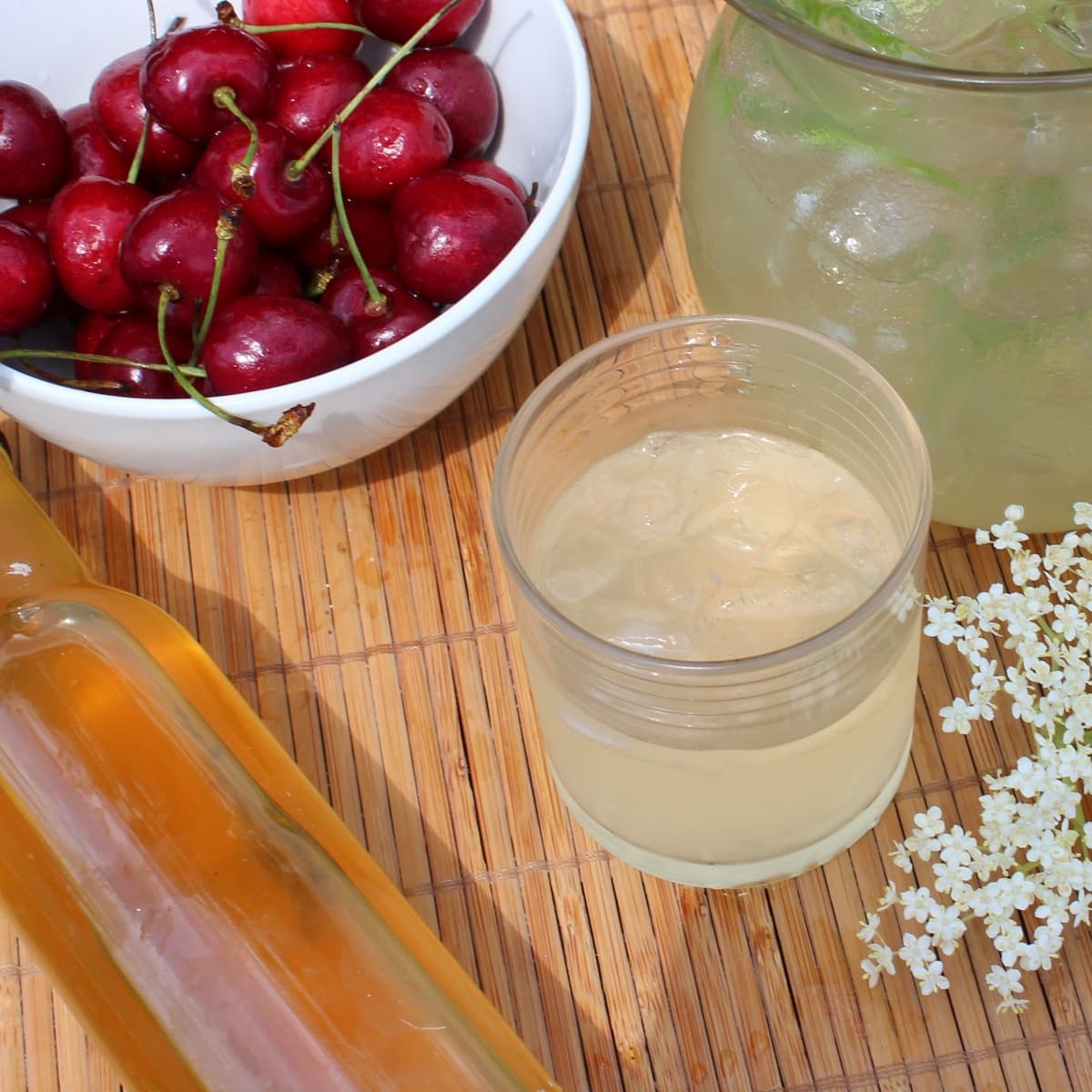 Den bedste hyldeblomstsaft opskrift på sødet og usødet saft Danish