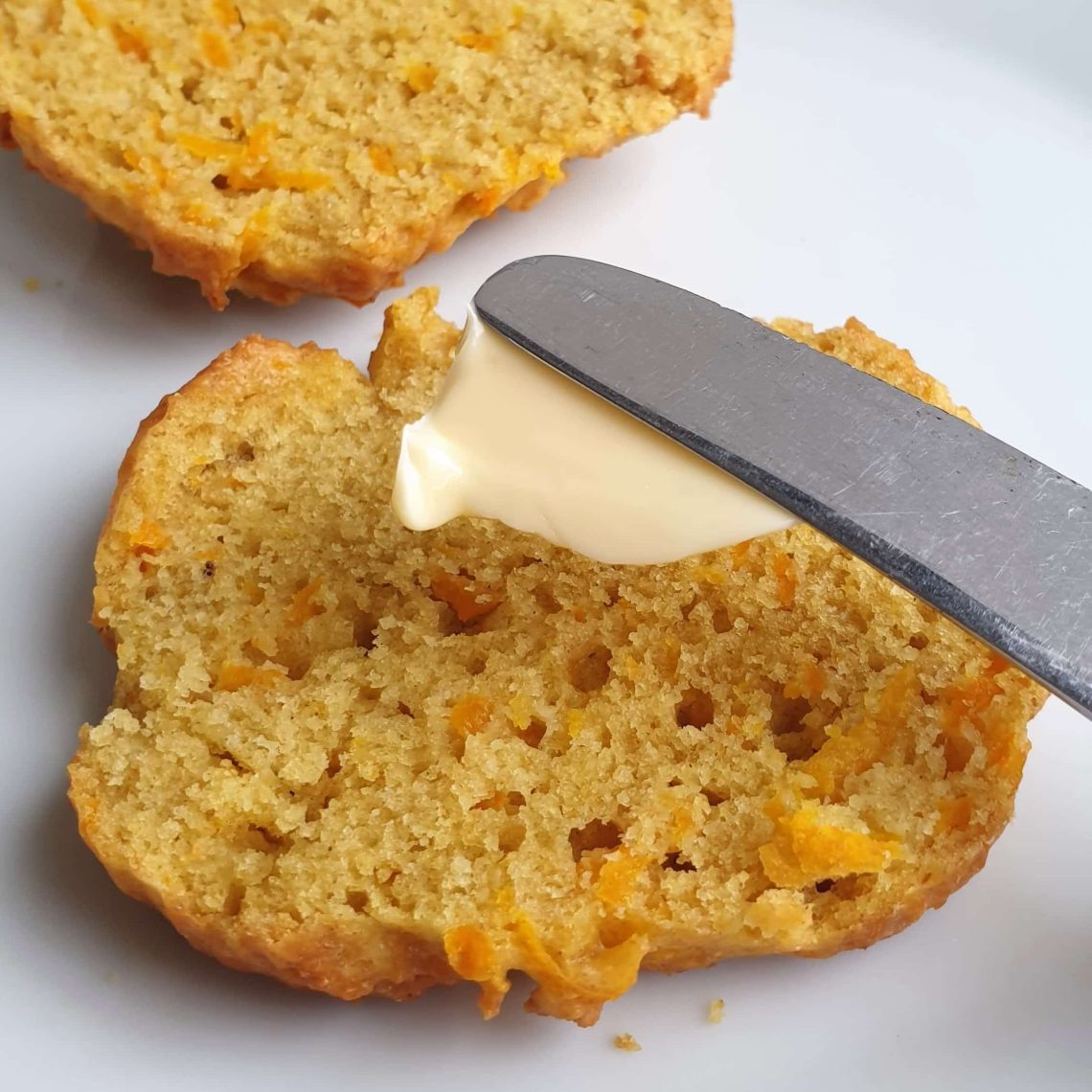 Savoury pumpkin muffins – a fast and easy muffin recipe. Use your pumpkin muffins as an easy breakfast or alongside a bowl of soup. Find recipes, free prints, and inspiration at danishthings.com