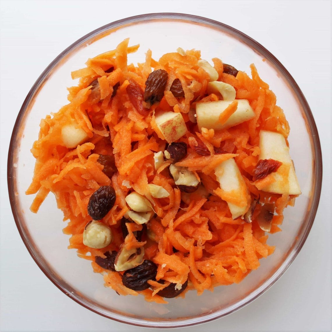 Sådan laver du en nem og lækker råkost. Lav en sund råkostsalat og spis den til frokost eller aftensmad. Find opskrifter, gratis print og inspiration til årets gang på danishthings.com