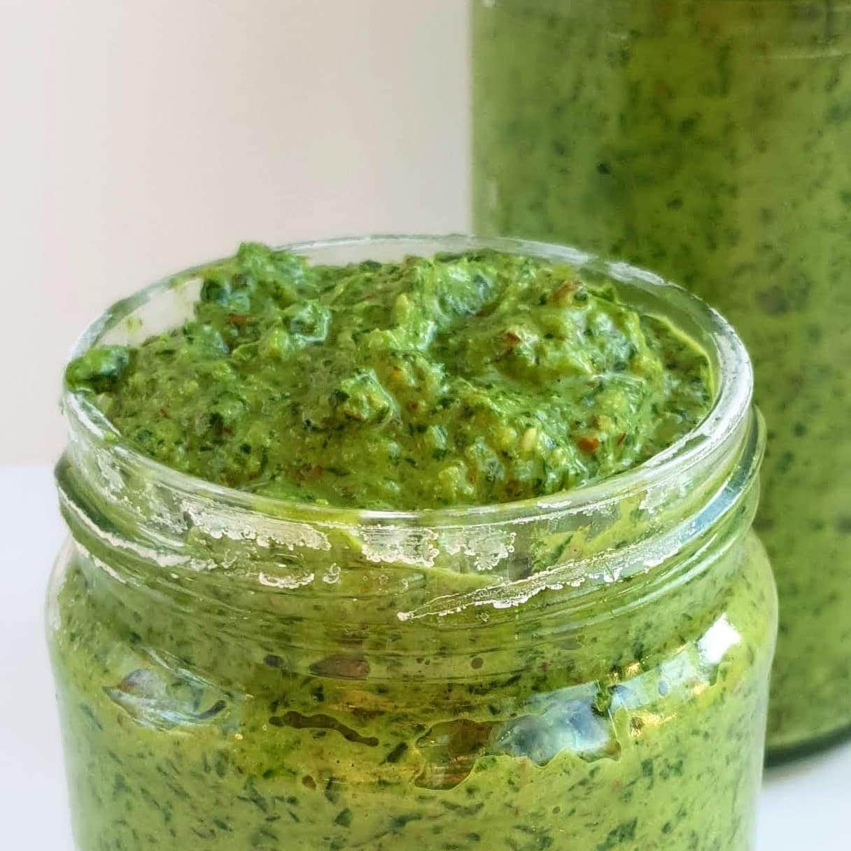 Ramsløgspesto sæson for retter med det nordiske hvidløg Danish Things