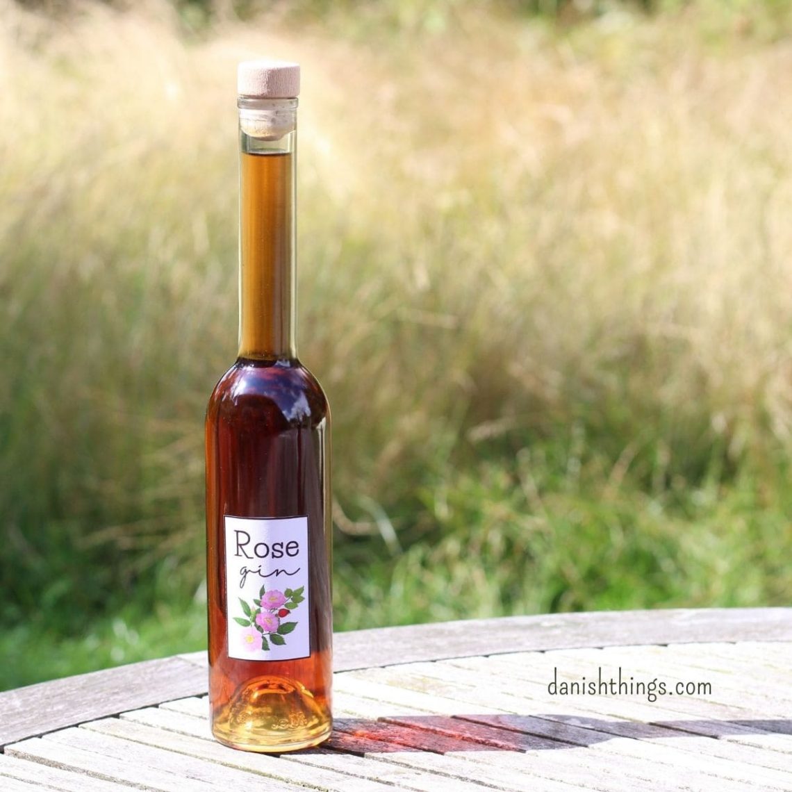 How to make your own rose-infused alcohol in days - make gin or vodka with a subtle flavour of roses. Add a personal touch to your cocktails and long drinks using homemade rose gin and rose vodka. Find recipes, prints, and inspiration for all seasons at danishthings.com © Christel Parby Danish Things #DanishThings #rosehip #rosevodka #rosegin #rose #roses #gin #rosehippetals #vodka #alcohol #flowers #eatnature #danish #recipe