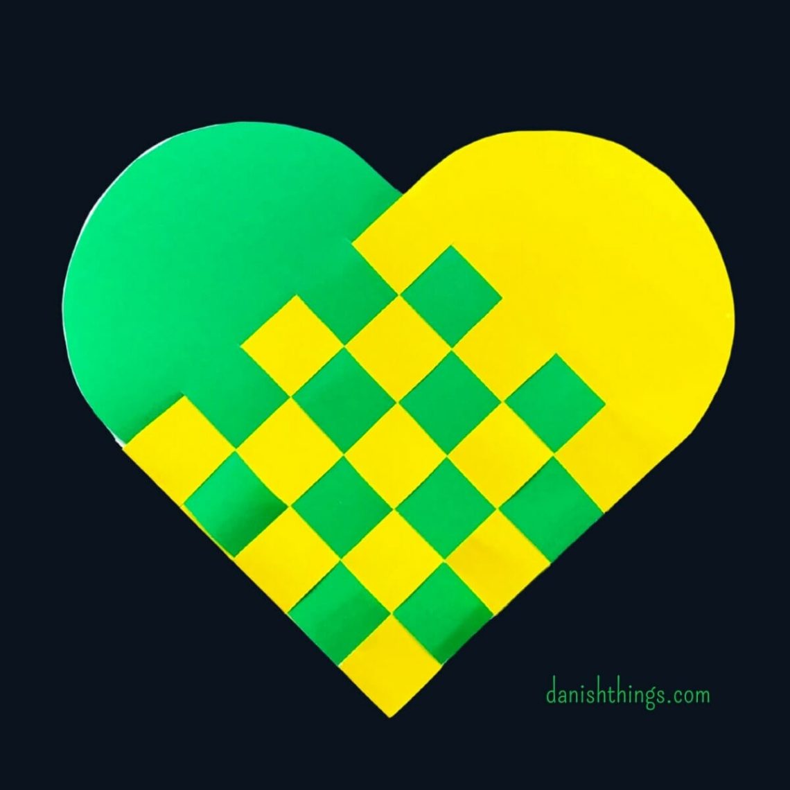 How to make a Danish Christmas heart. A folded and weaved Danish Christmas heart, find templates and hearts for print, and select whether you want to print, cut, and weave a finished Christmas heart, or use the templates and your own paper. Find inspiration at danishthings.com © Christel Parby #DanishThings #christmasheart #folded #weaved #braided #heart #template #Danish #Christmas #Christmasheart #Homemade #free #print #holiday #decoration #ornaments #easy